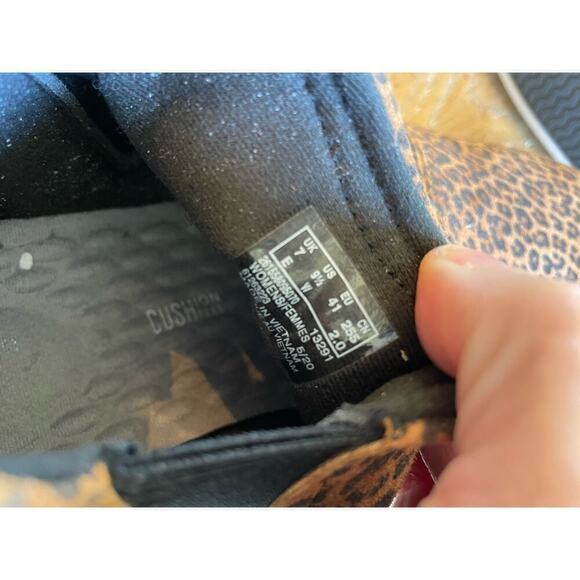 Clarks Pawley Adwin Womens Cheetah Suede Slip-On Fashion Sneakers, sz 9.5 - Picture 5 of 11